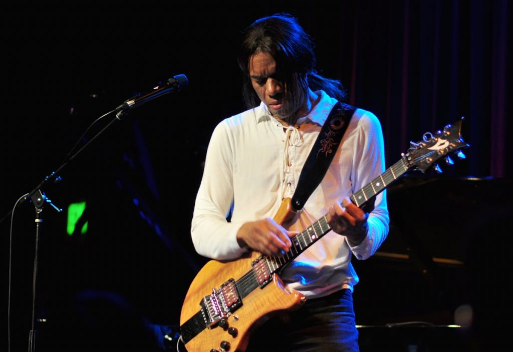 Stanley Jordan playing guitar
